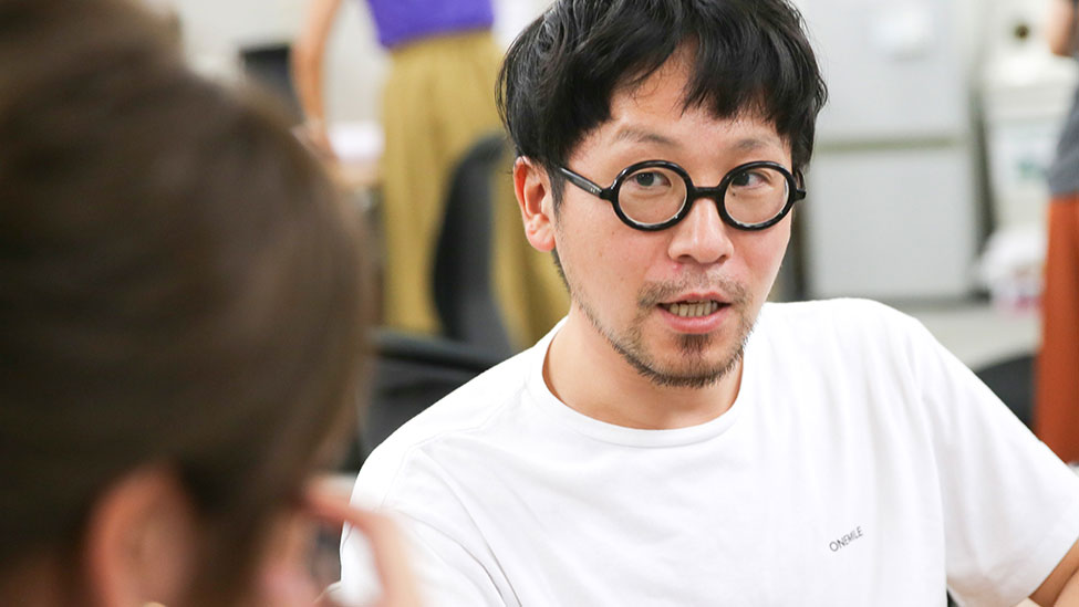 デスクワークでも、お客様とのつながりは感じられるんです。